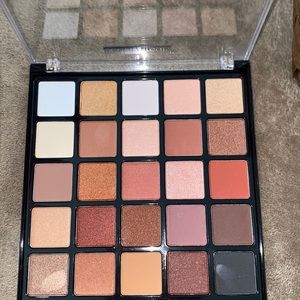 Rose gold nudes eyeshadow pallet